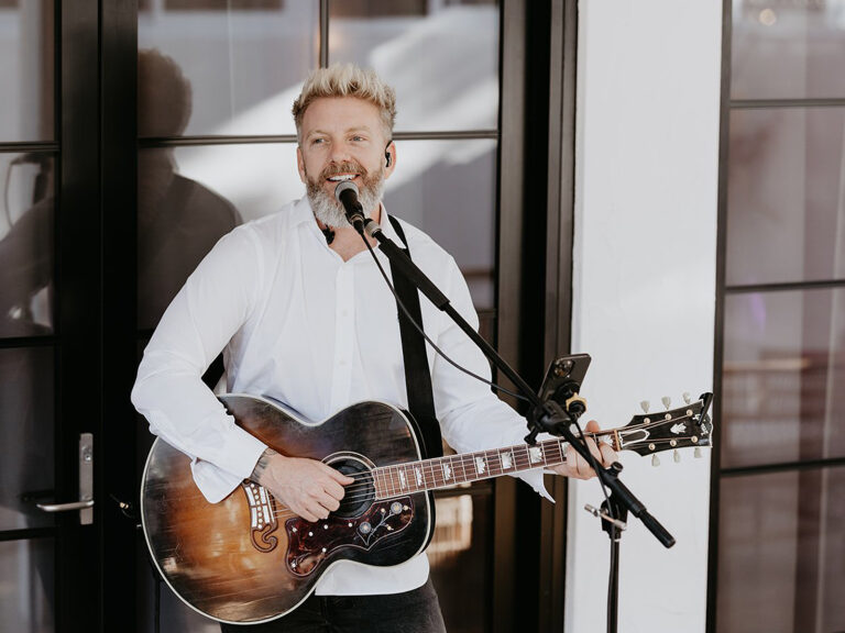 Chris Hutchison Weddings – Gold Coast Wedding Singer